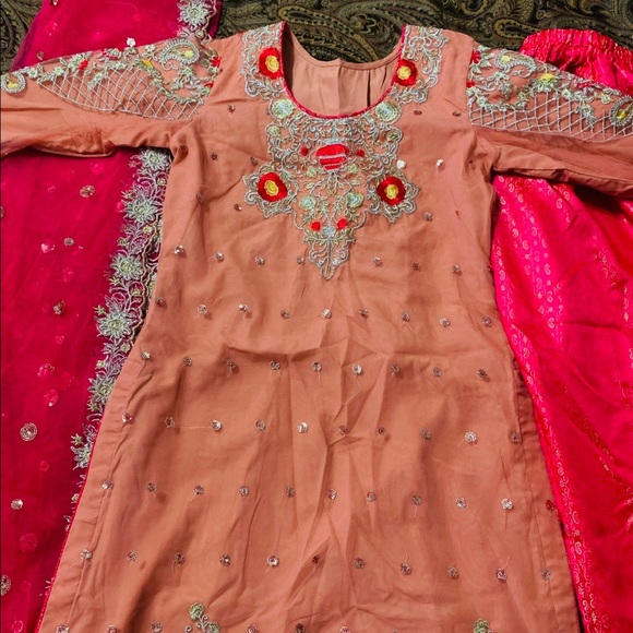 Pakistani formal wear - Picture 3 of 3